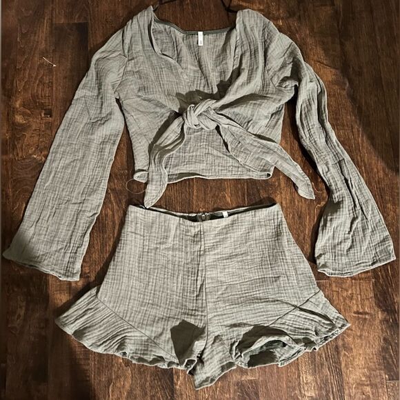 Two Piece Set - Picture 1 of 2